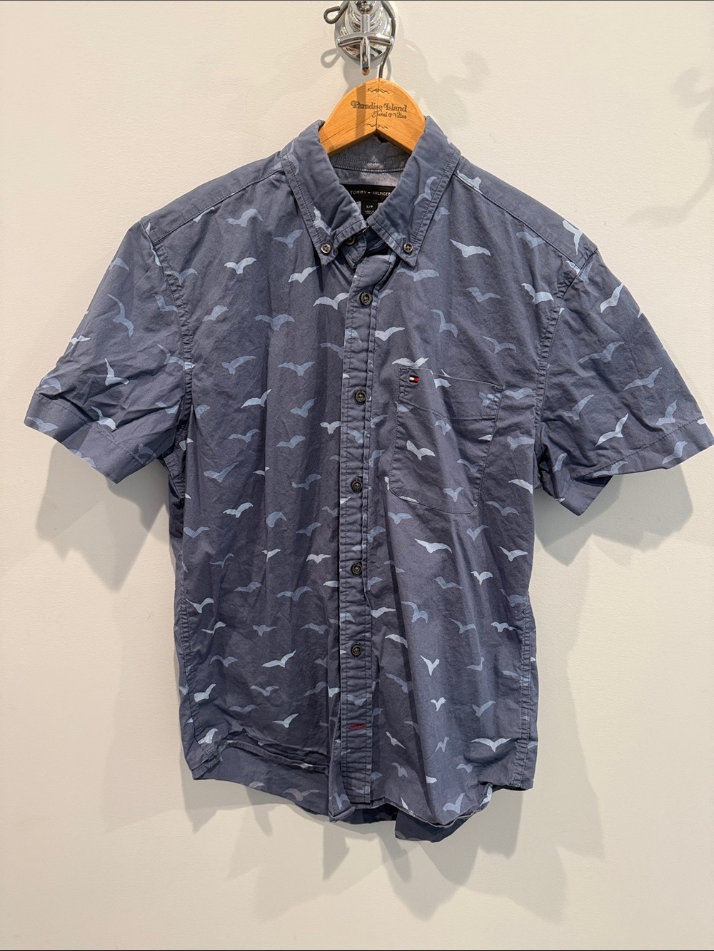 Tommy Hilfiger Short-Sleeve Button-Down Shirt with Light Blue Bird Print